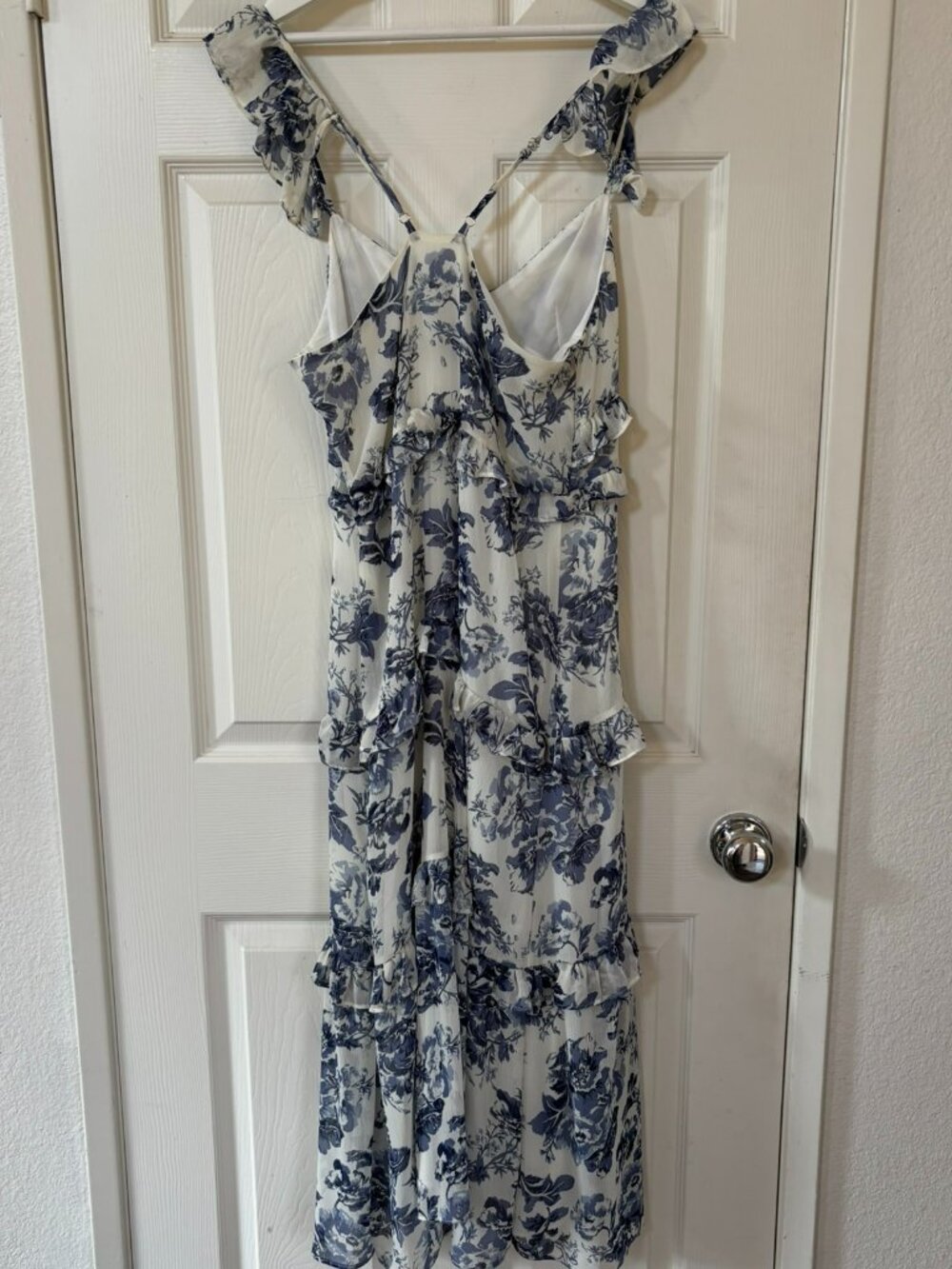 NWT O.P.T. White and Blue Floral Ruffle Midi Dress M - Picture 6 of 12